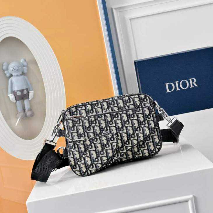 Picture of Dior Mens Bags _SKUfw239223982fw